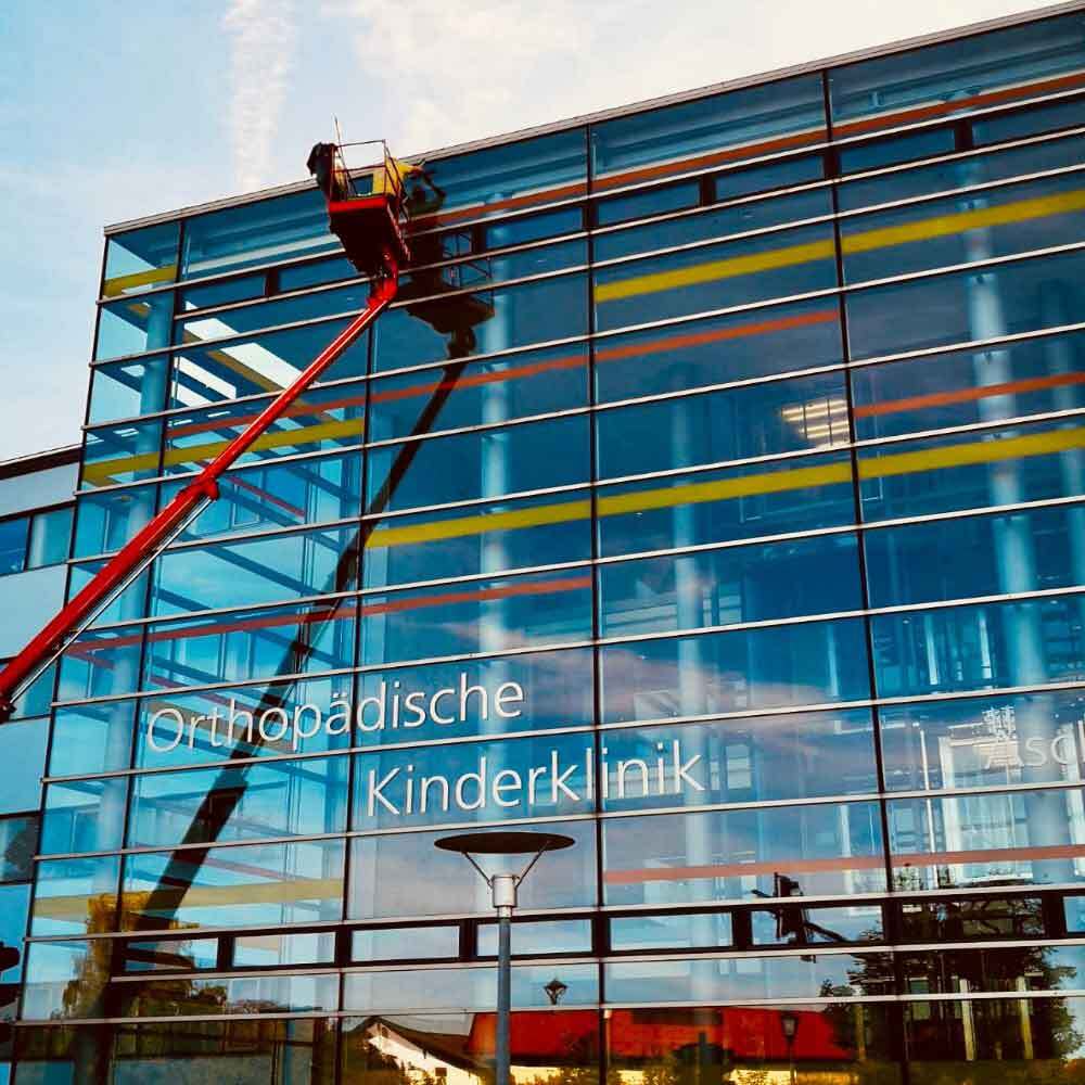 Fensterreinigung und Solarreinigung